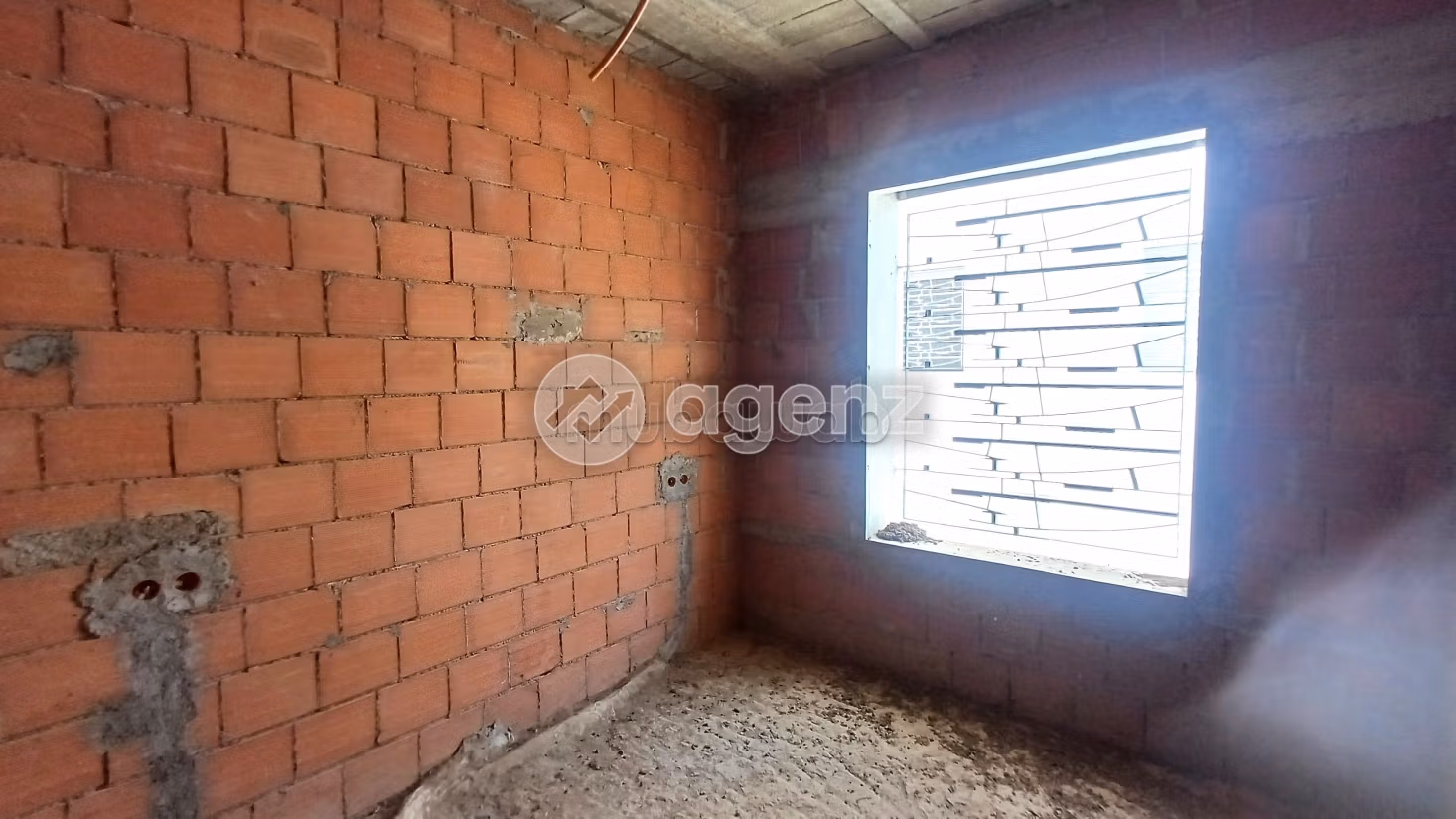 Luxury home for sale. 5 lovely rooms. Private garage