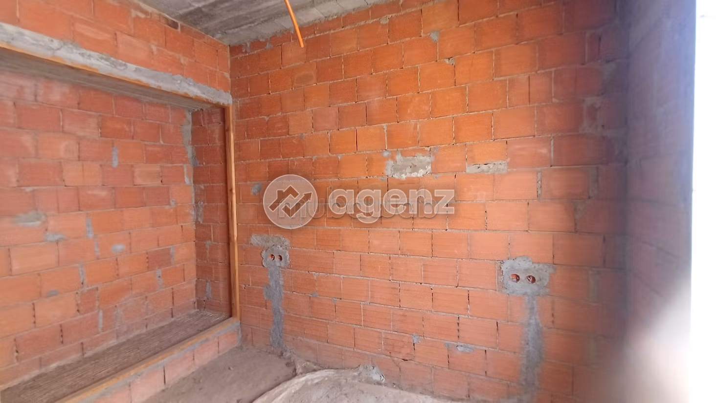 Luxury home for sale. 5 lovely rooms. Private garage