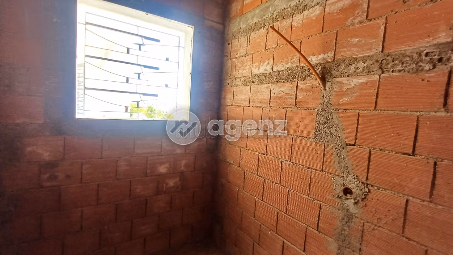 Luxury home for sale. 5 lovely rooms. Private garage