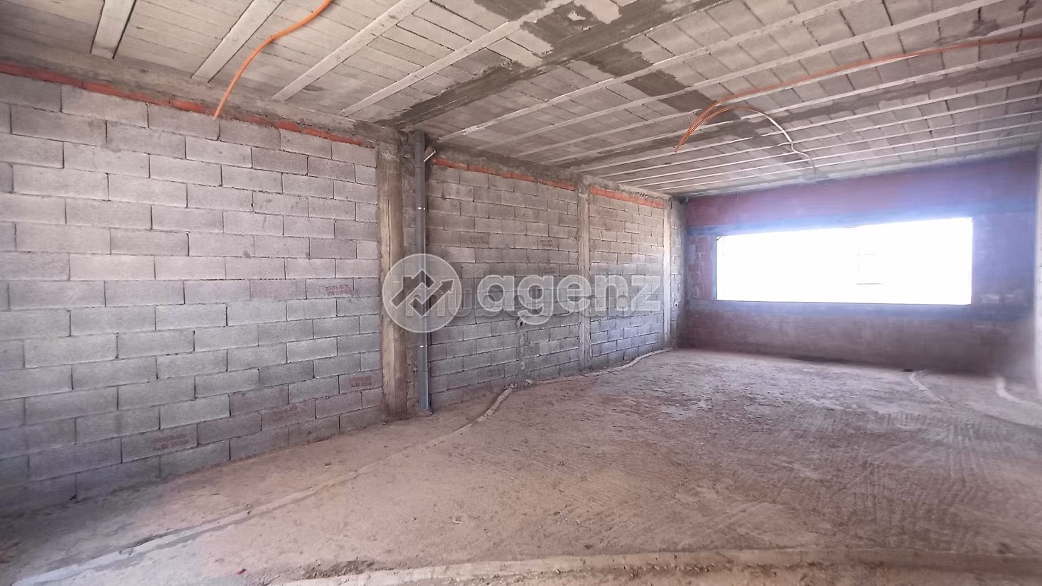 Luxury home for sale. 5 lovely rooms. Private garage