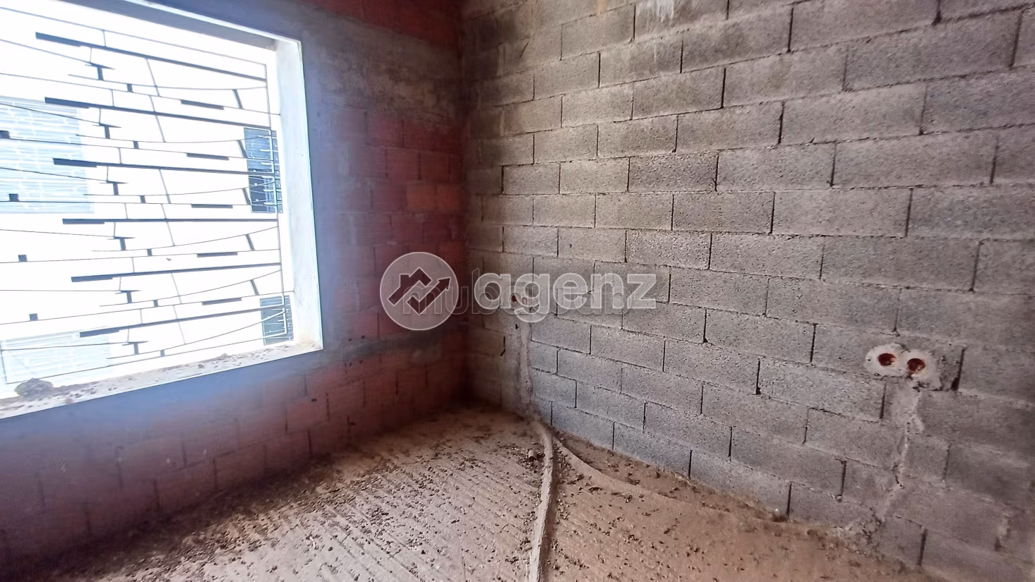 Luxury home for sale. 5 lovely rooms. Private garage