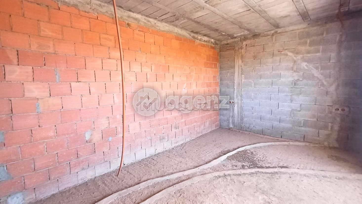 Luxury home for sale. 5 lovely rooms. Private garage
