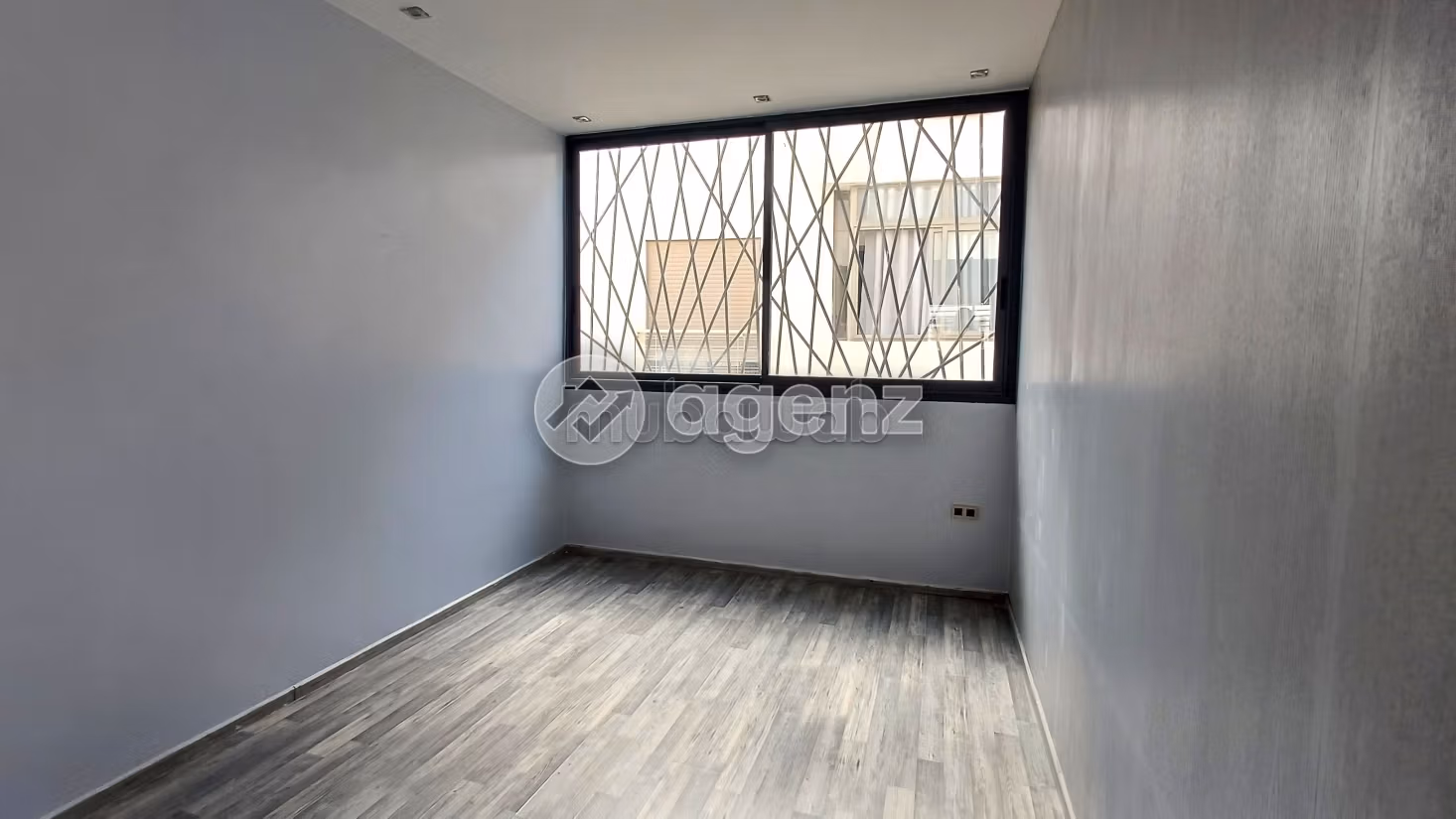 Se vende piso en Californie. 2 dormitorios. Parking y ascensor