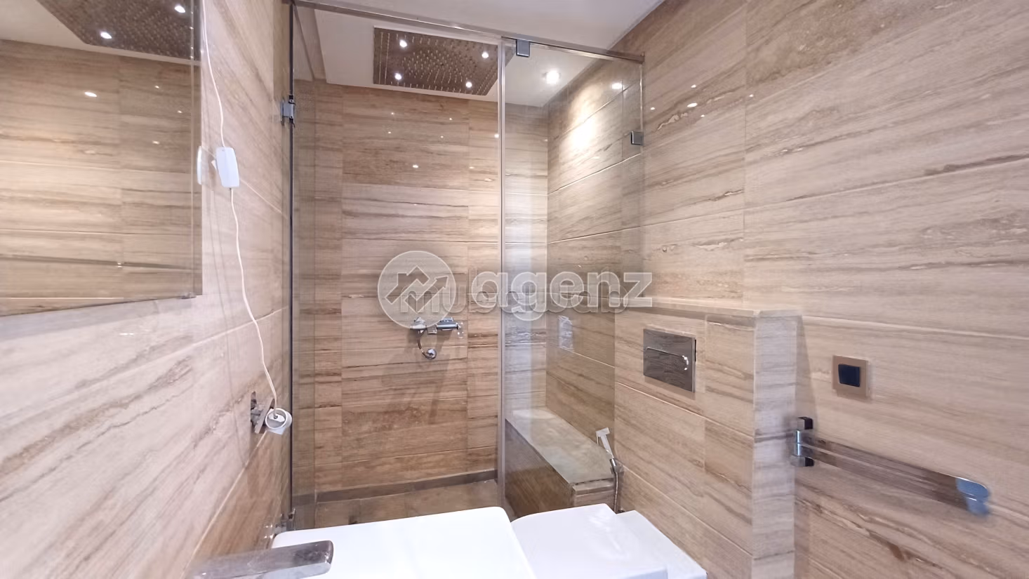 Se vende piso en Californie. 2 dormitorios. Parking y ascensor