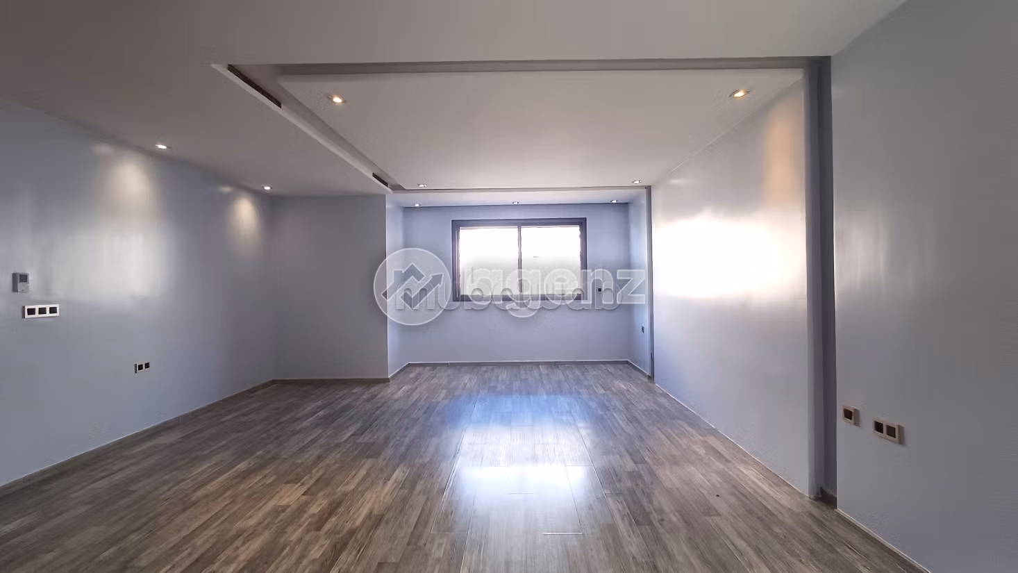 Se vende piso en Californie. 2 dormitorios. Parking y ascensor