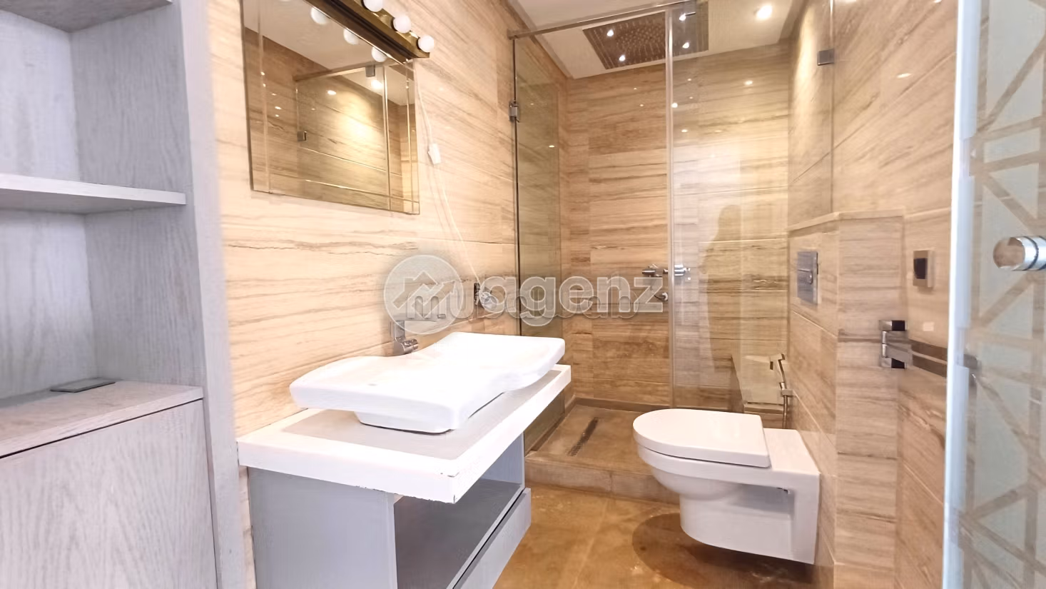 Se vende piso en Californie. 2 dormitorios. Parking y ascensor