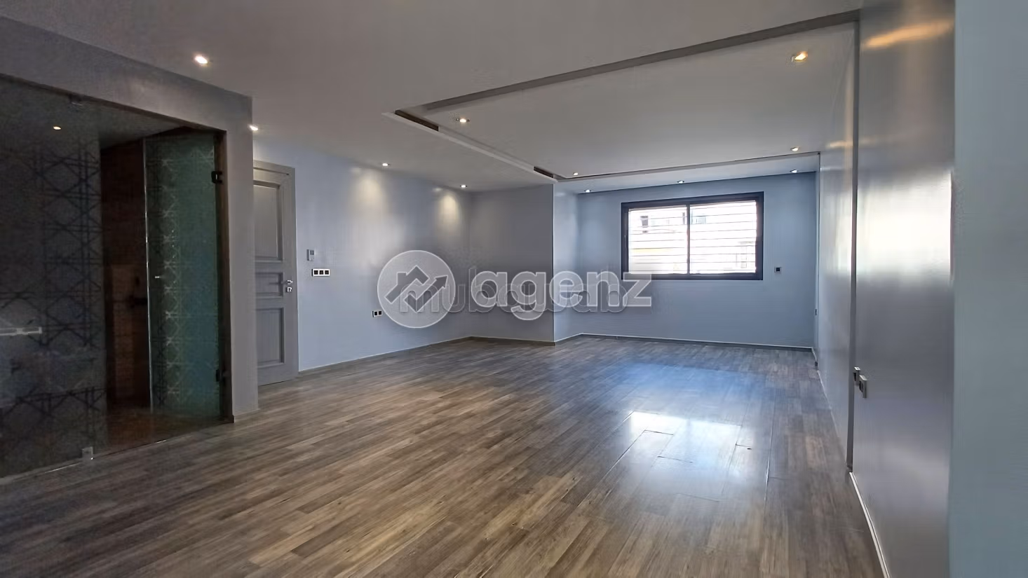Se vende piso en Californie. 2 dormitorios. Parking y ascensor