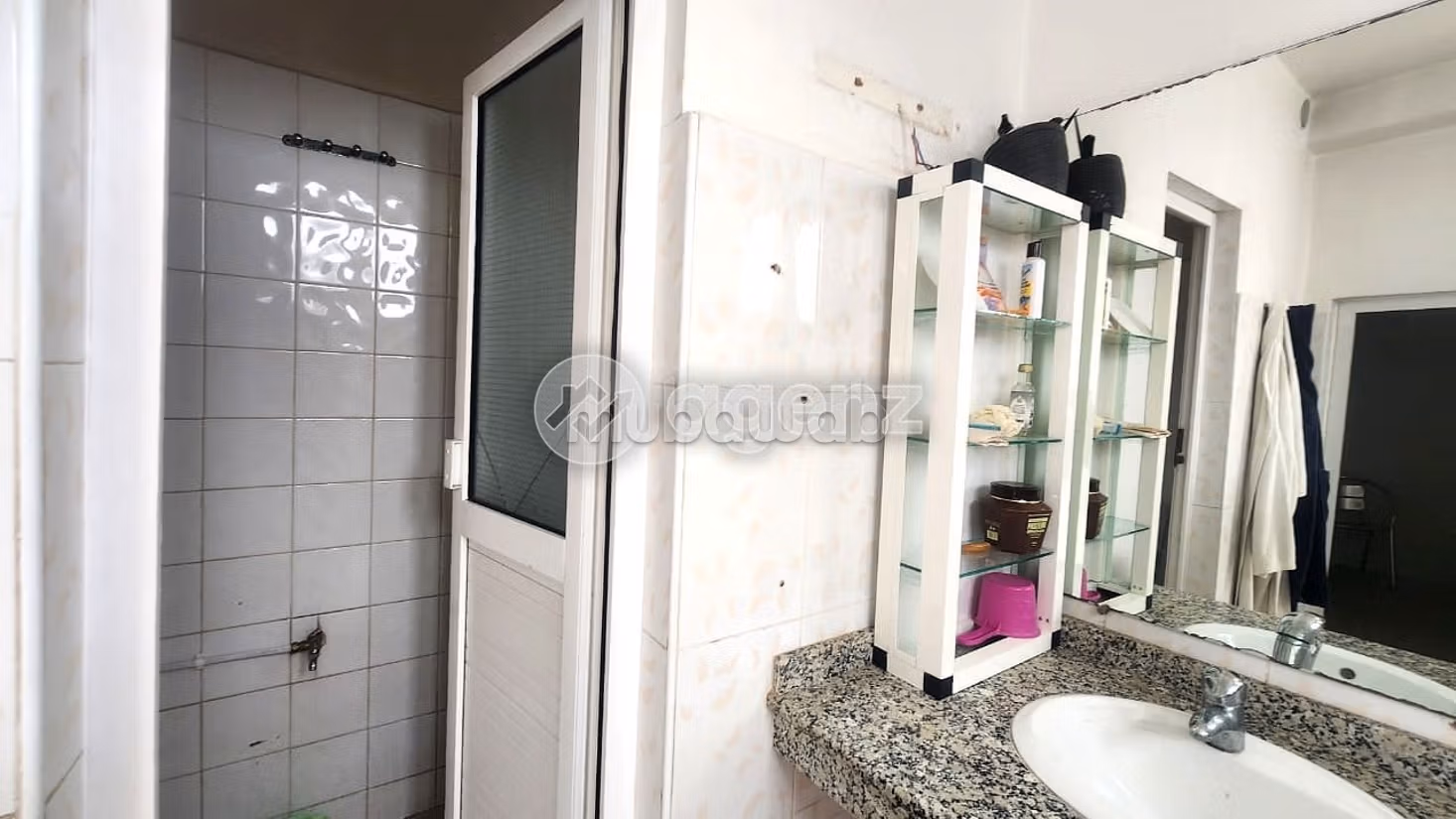 Magnificent villa for sale in Hay Najah. 4 lovely rooms. Carpark and terrace
