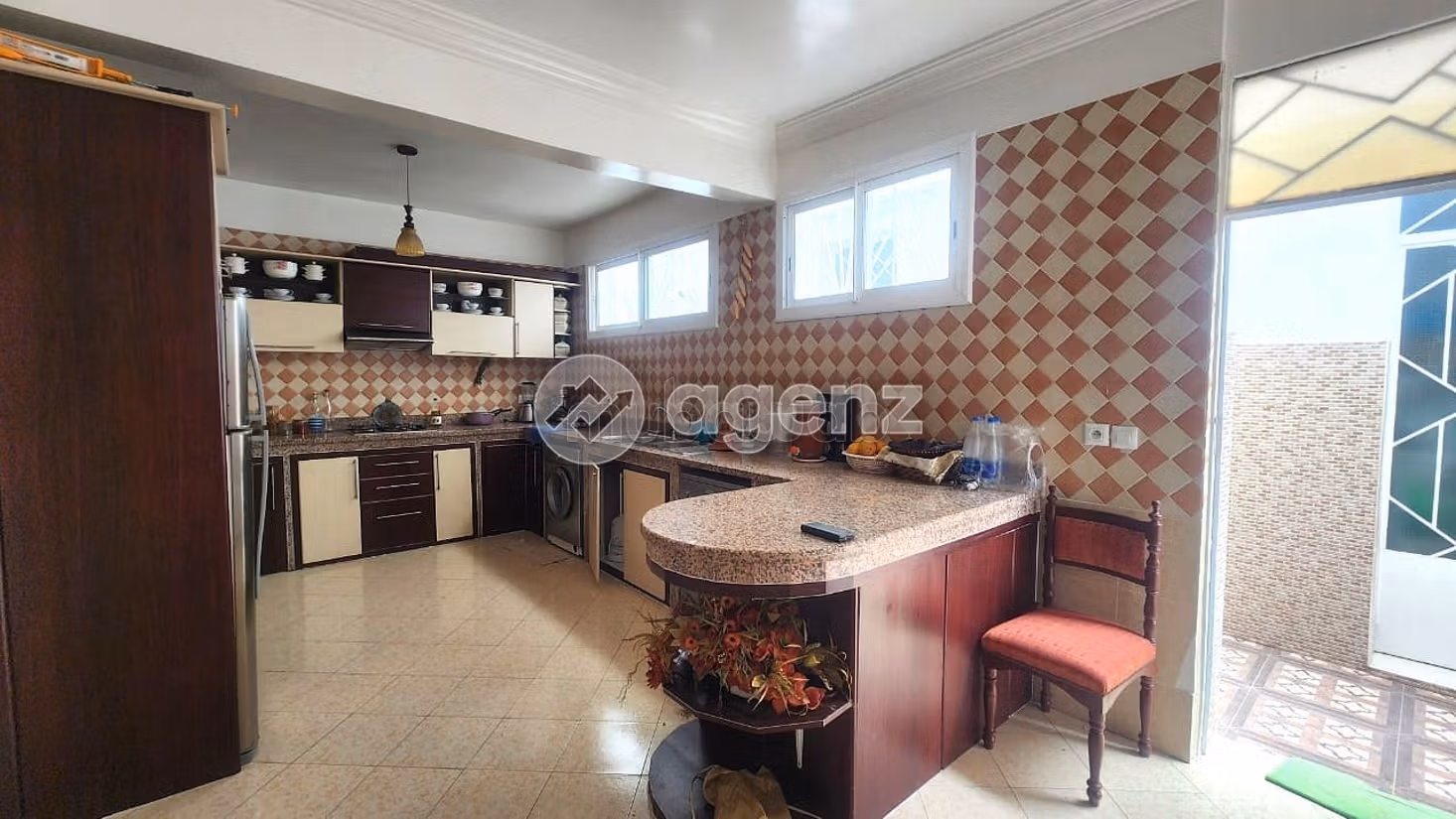 Magnificent villa for sale in Hay Najah. 4 lovely rooms. Carpark and terrace