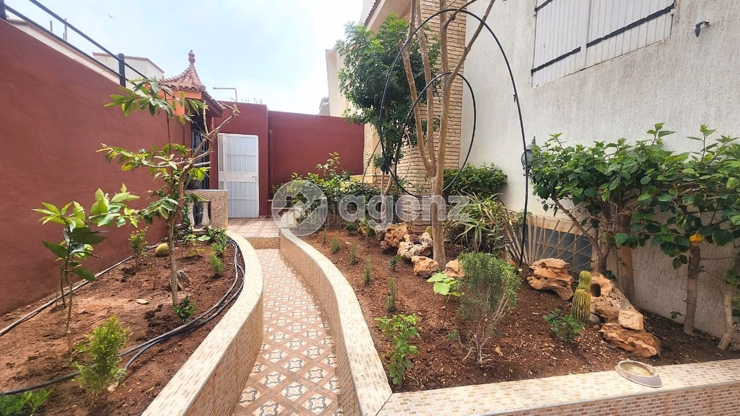 Magnificent villa for sale in Hay Najah. 4 lovely rooms. Carpark and terrace