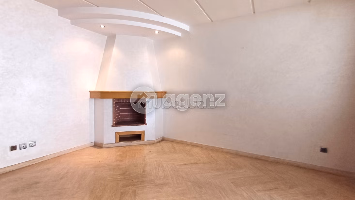 Splendido appartamento da acquistare. Superficie totale 129 m². Ascensore e posto auto