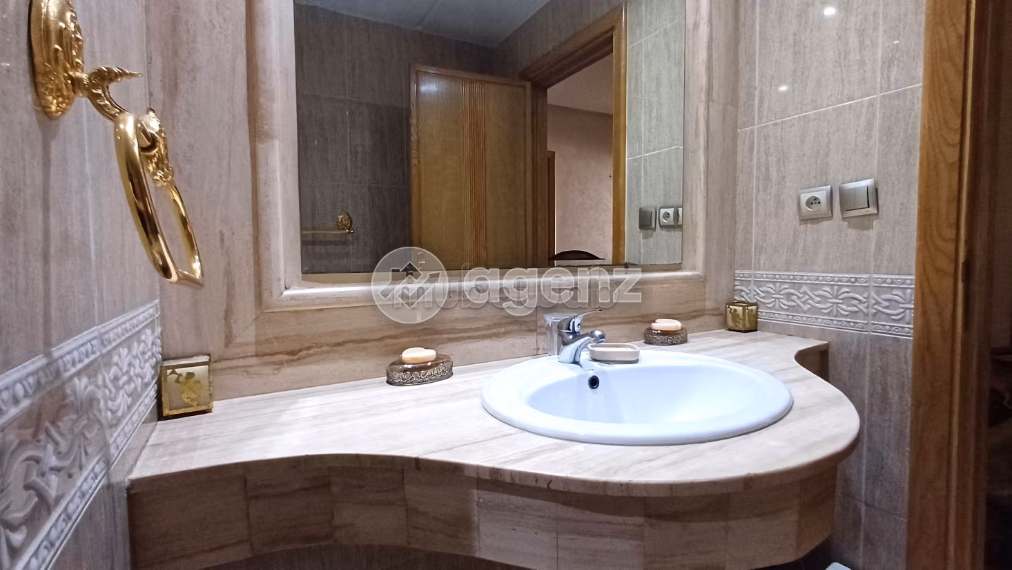Splendido appartamento da acquistare. Superficie totale 129 m². Ascensore e posto auto