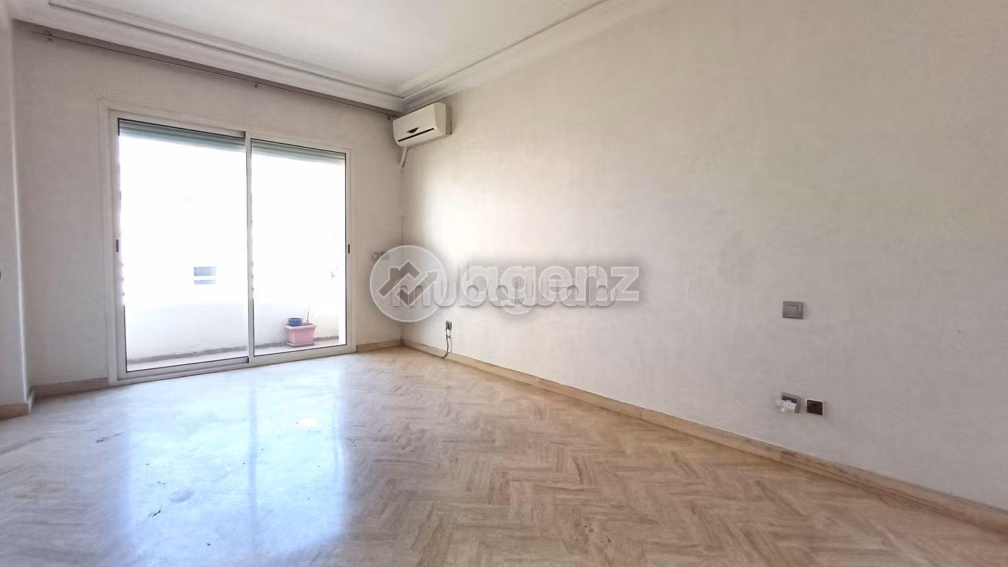 Splendido appartamento da acquistare. Superficie totale 129 m². Ascensore e posto auto