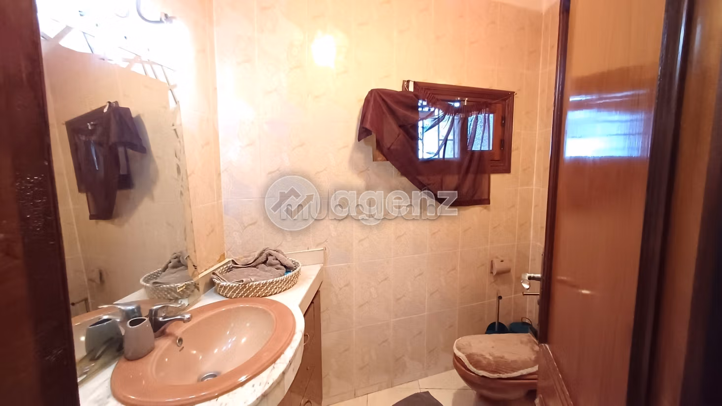 Apartment to purchase in Les Hôpitaux. Large area 143 m². New furniture