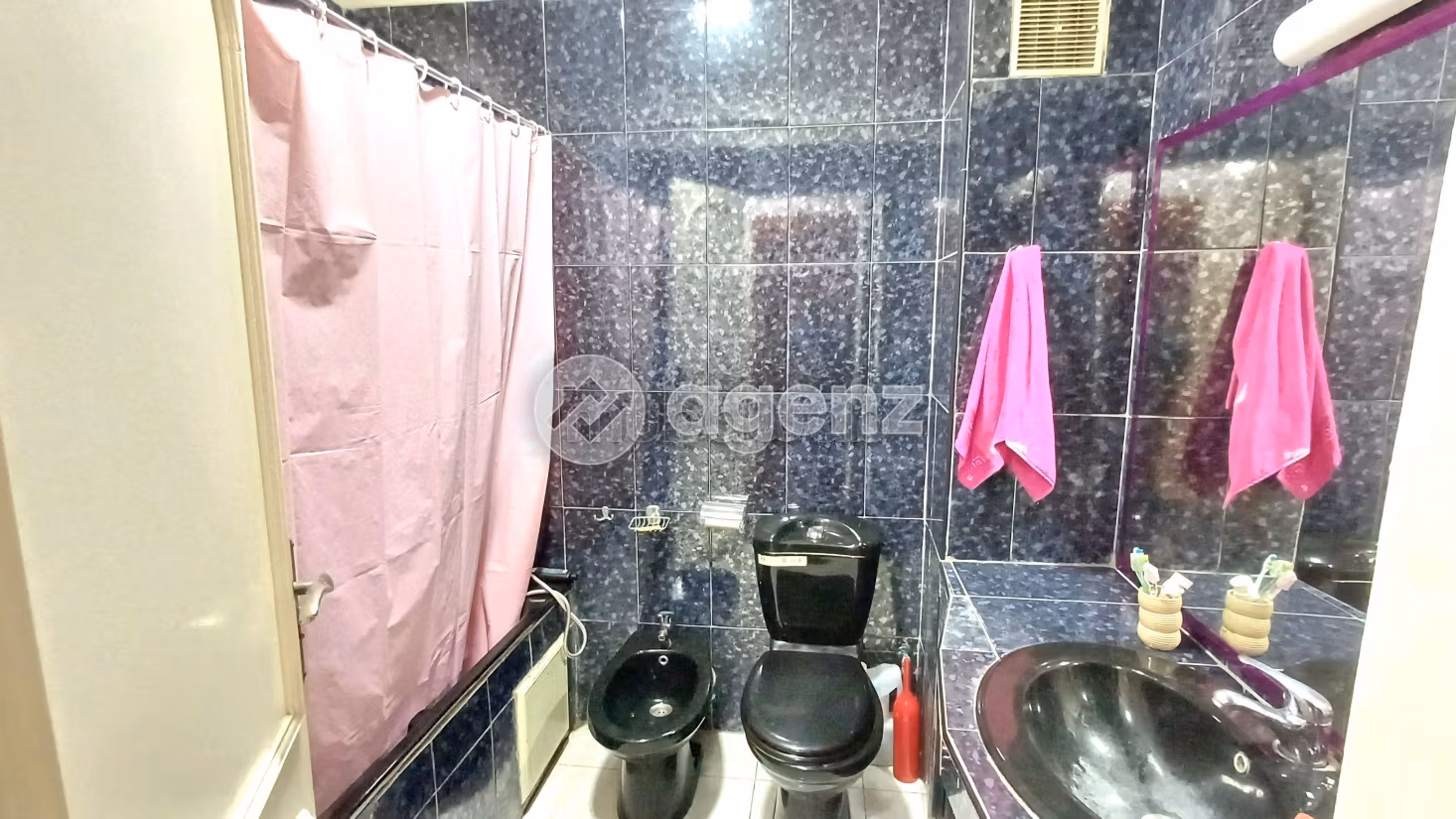 Apartment to purchase in Les Hôpitaux. Large area 143 m². New furniture