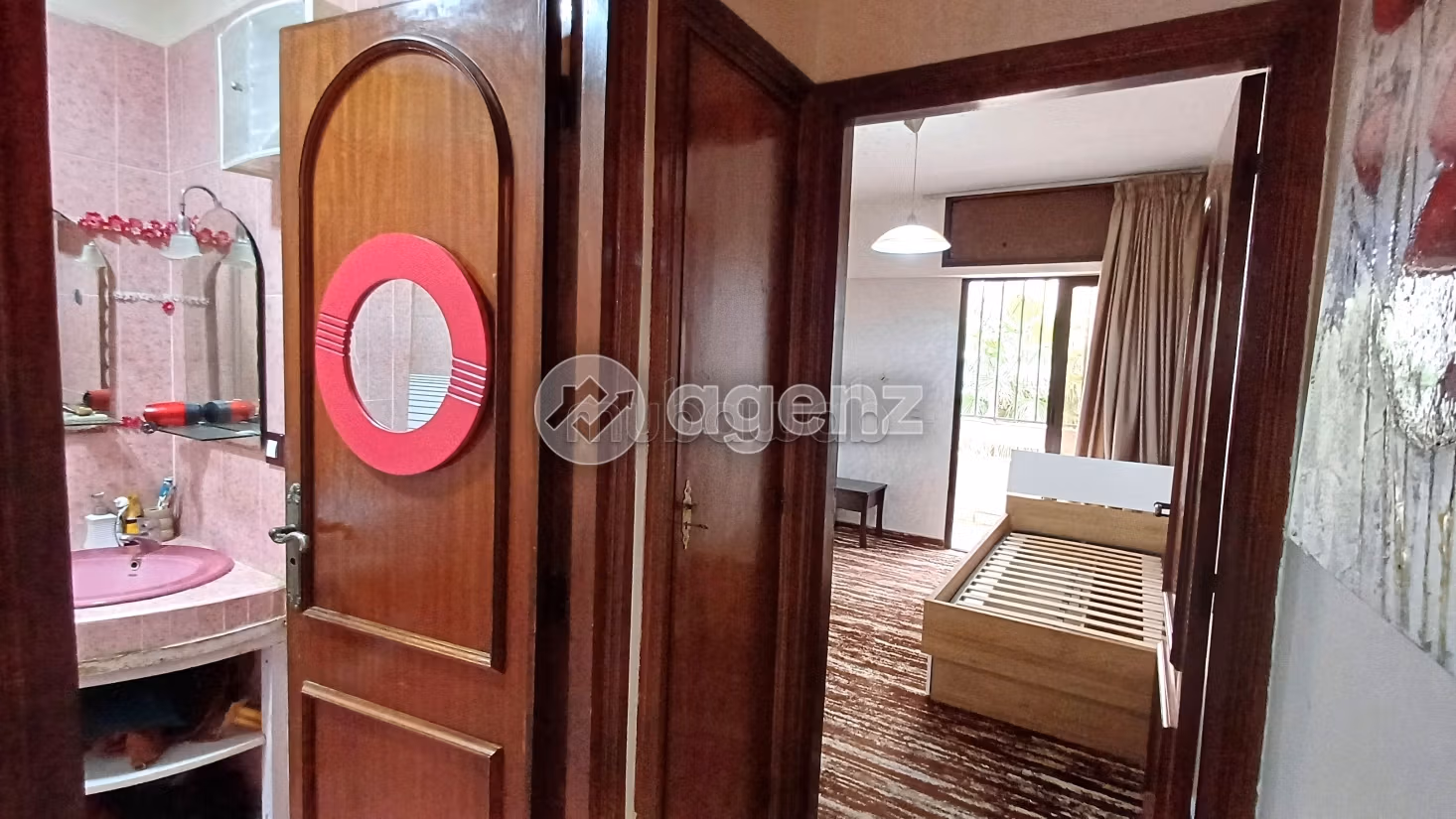 Apartment to purchase in Les Hôpitaux. Large area 143 m². New furniture