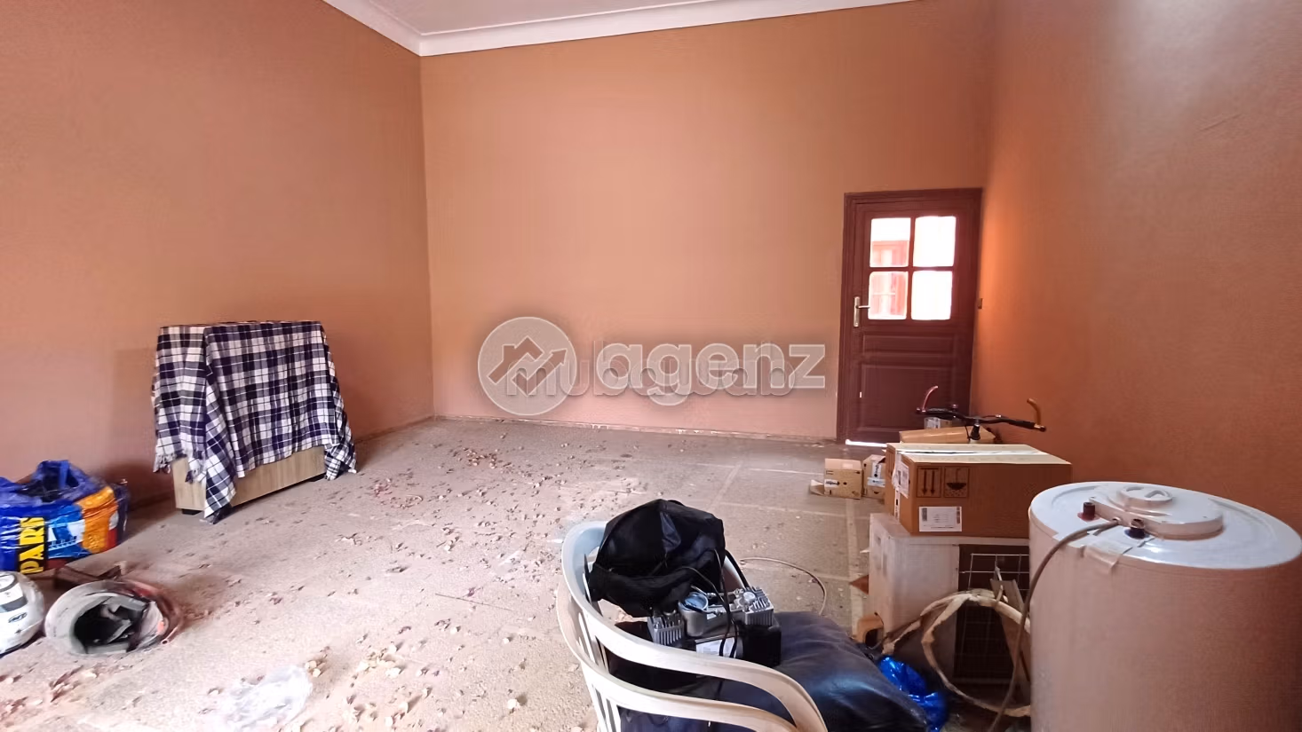 Magnifica villa in vendita a Masmoudi. 8 camere da letto. Terrazzo e garage