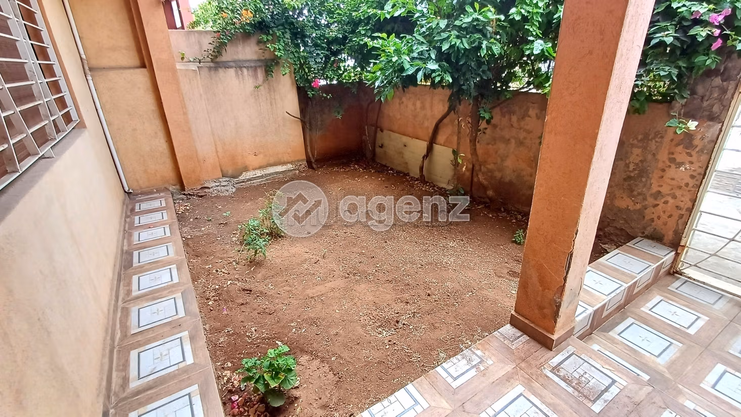 Proprietà in vendita a Al Qods. 5 belle camere da letto. Salone tradizionale marocchino e sistema di videosorveglianza