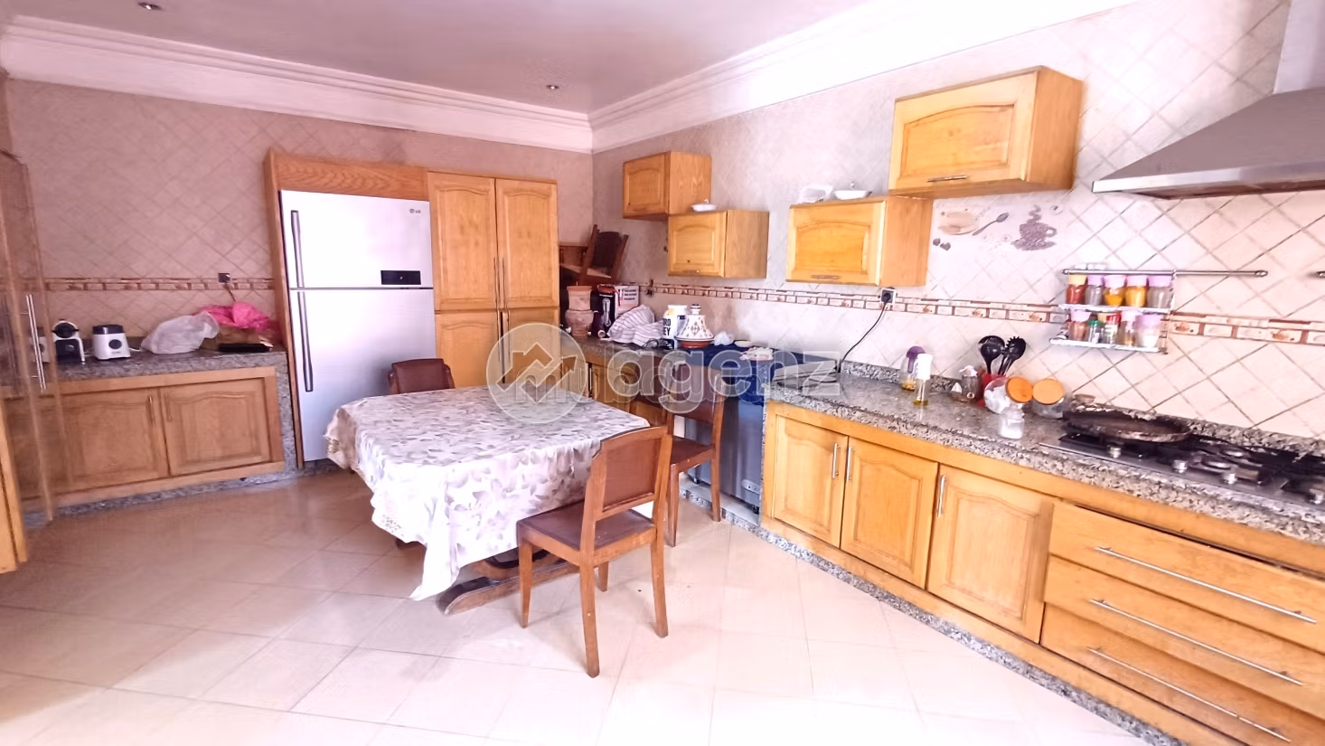 Proprietà in vendita a Al Qods. 5 belle camere da letto. Salone tradizionale marocchino e sistema di videosorveglianza