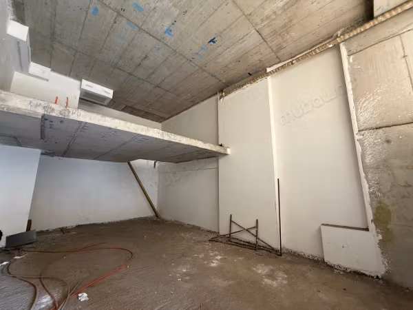 Rare Opportunité En Location Brut: Magnifique Locale Commercial de 81 m sur Boulevard tres passan Visibilité Maximale à 33 000 Dhs / HT aux Princesses, Casablanca