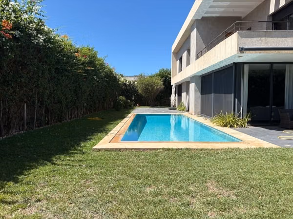 Beautiful villa for rent. Small area 700 m². Attic