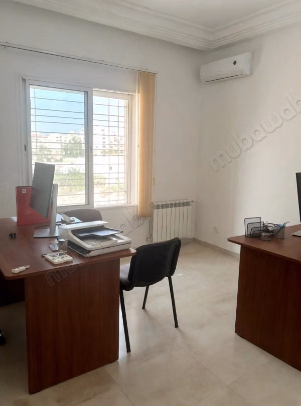 عقارت تجارية للكراء ب ضفاف البحيرة 2.3 غرف. إقامة بالبواب ، ومكيف هوائي