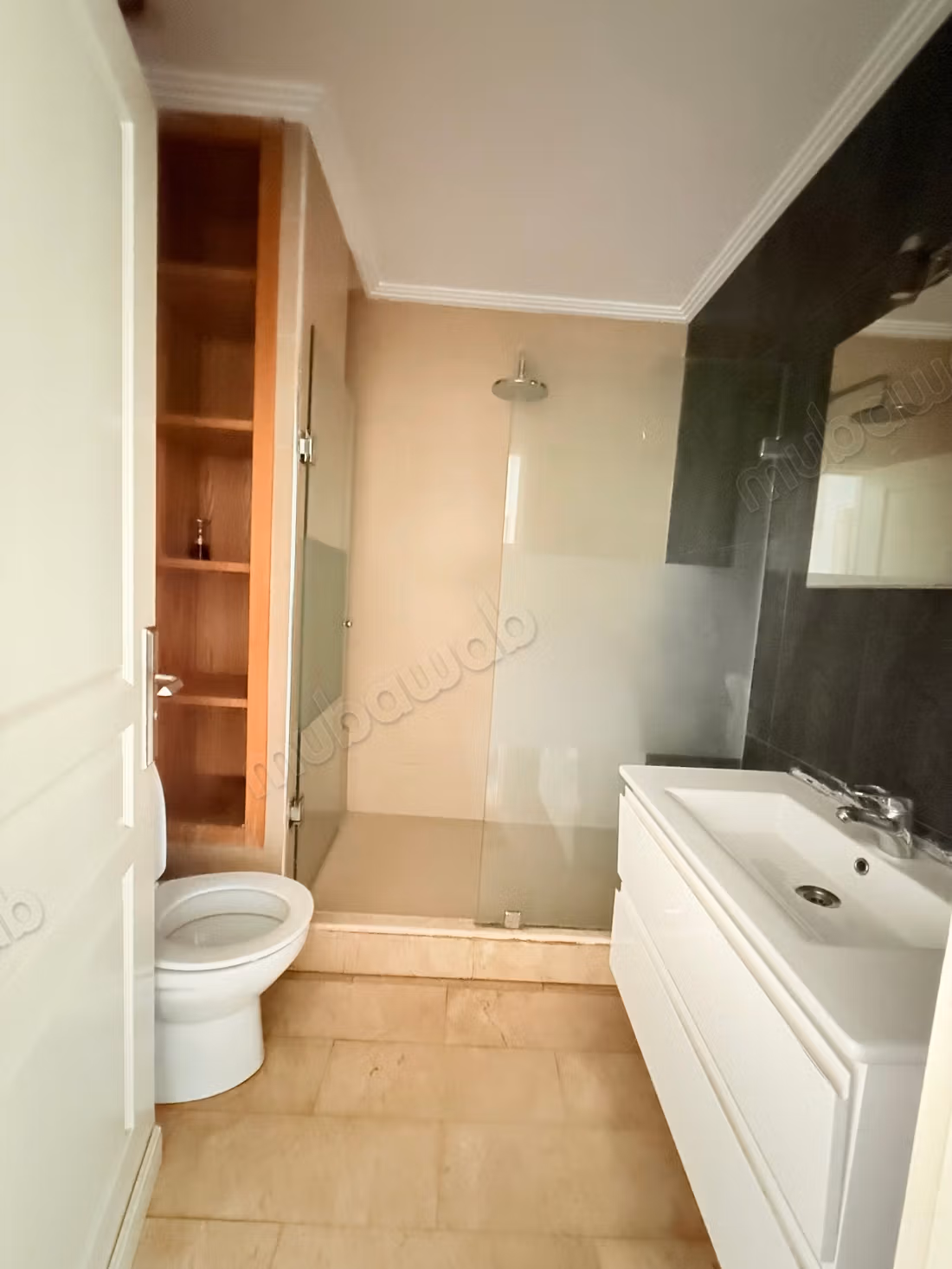 Bel appartement en location à Belvédère. 1 Pièce. Terrasse et ascenseur
