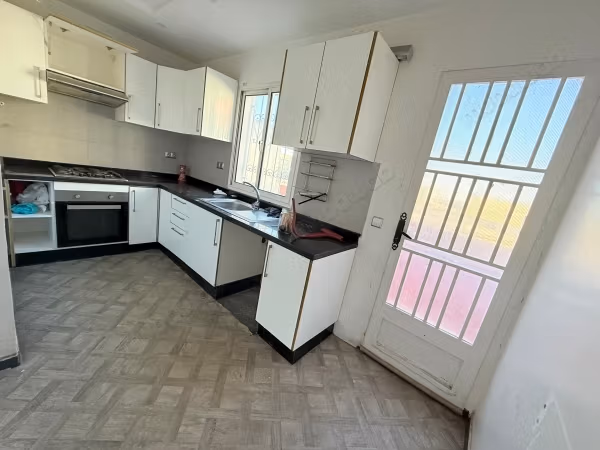 Bel appartement en location à Belvédère. 1 Pièce. Terrasse et ascenseur