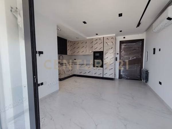 Offices for rent in El Menzah 9. Large area 650 m². Private garden, Cellar
