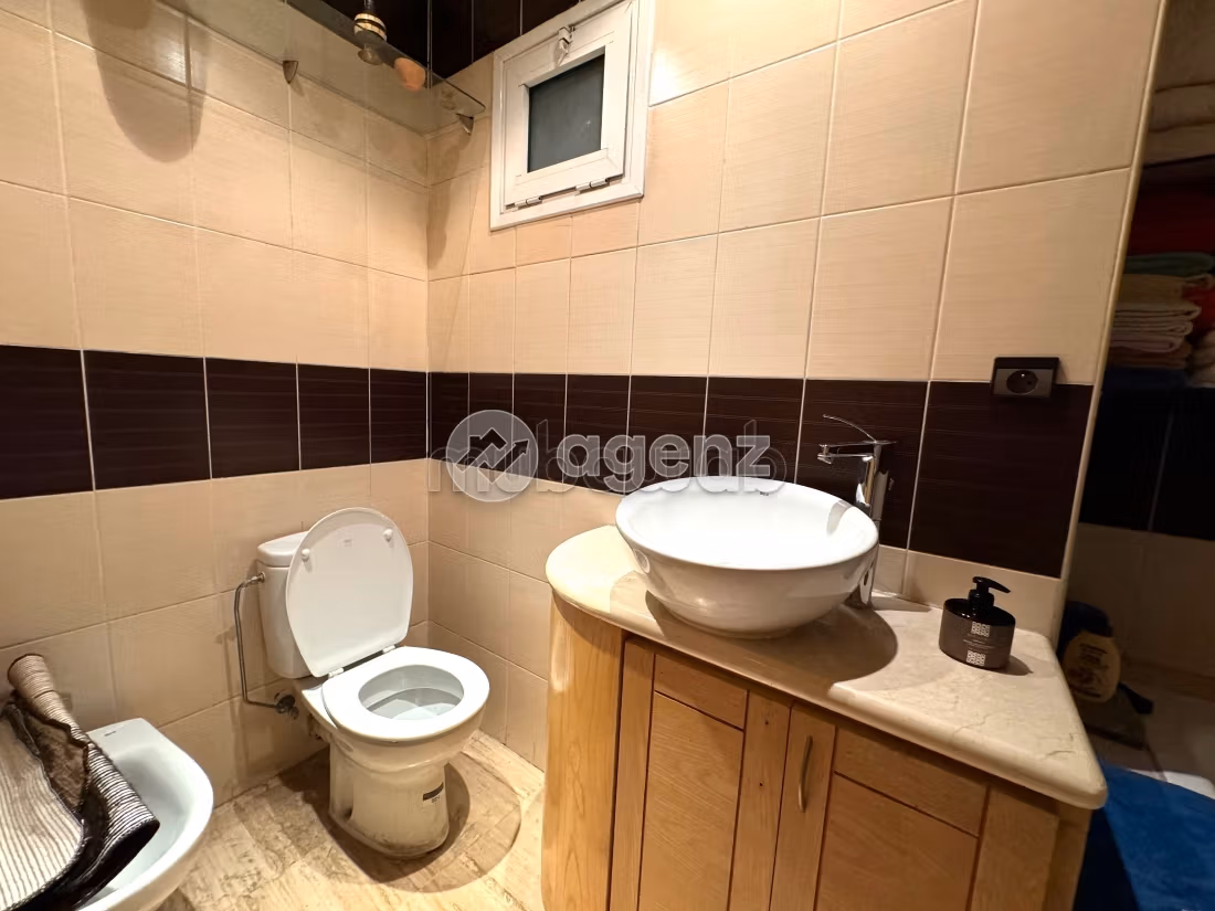 Fabulous apartment for sale in Mers Sultan. Area of 141 m². Carpark and elevator