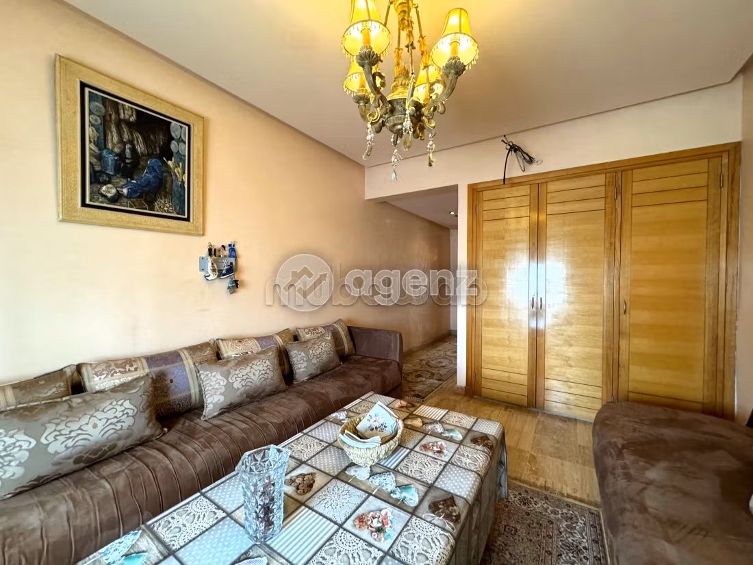 Fabulous apartment for sale in Mers Sultan. Area of 141 m². Carpark and elevator