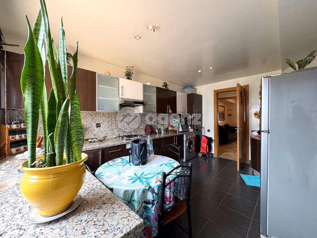 Fabulous apartment for sale in Mers Sultan. Area of 141 m². Carpark and elevator