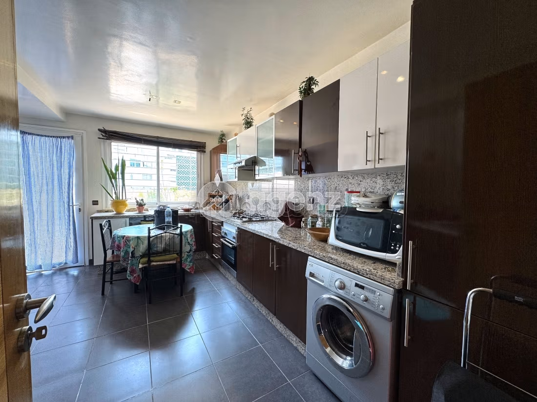 Fabulous apartment for sale in Mers Sultan. Area of 141 m². Carpark and elevator