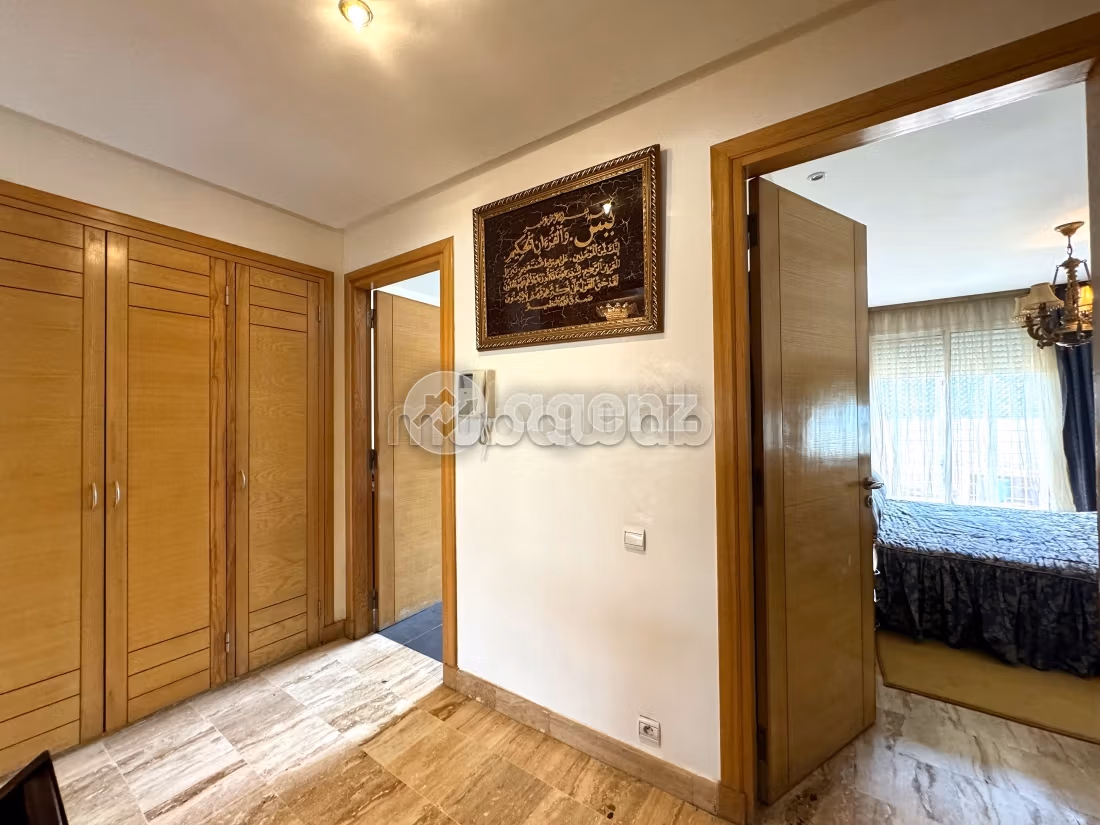 Fabulous apartment for sale in Mers Sultan. Area of 141 m². Carpark and elevator