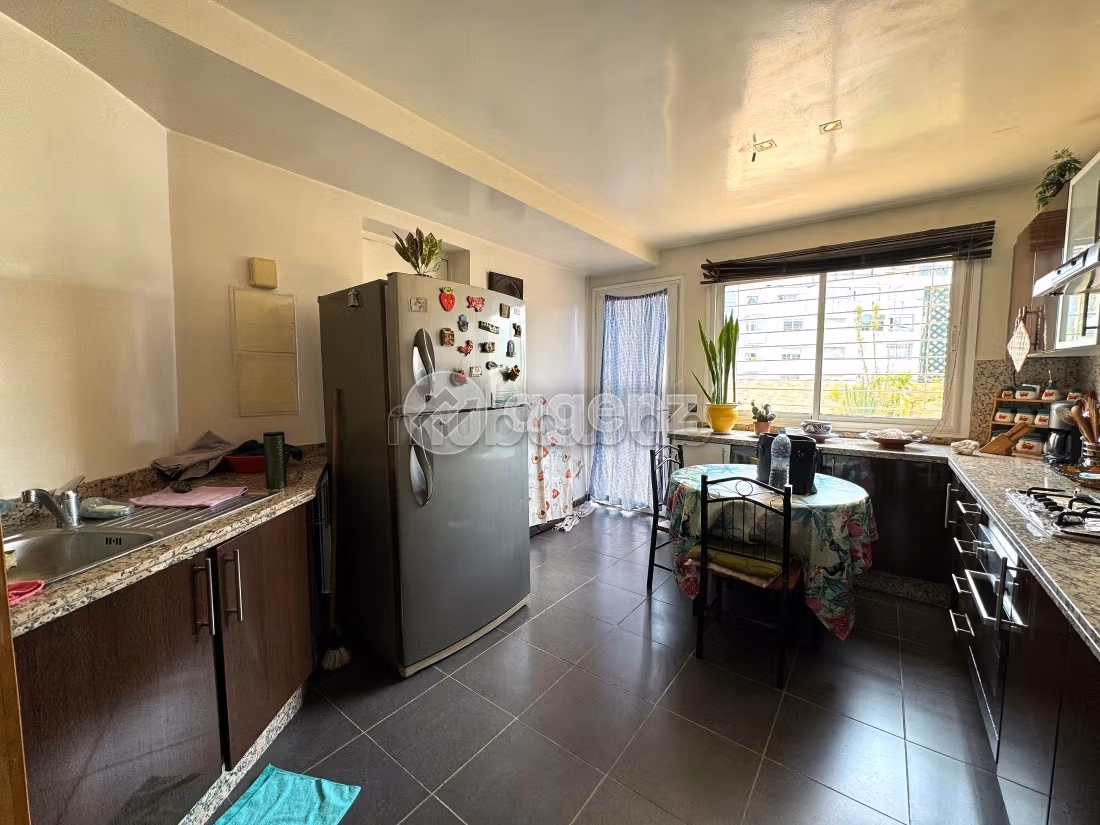 Fabulous apartment for sale in Mers Sultan. Area of 141 m². Carpark and elevator