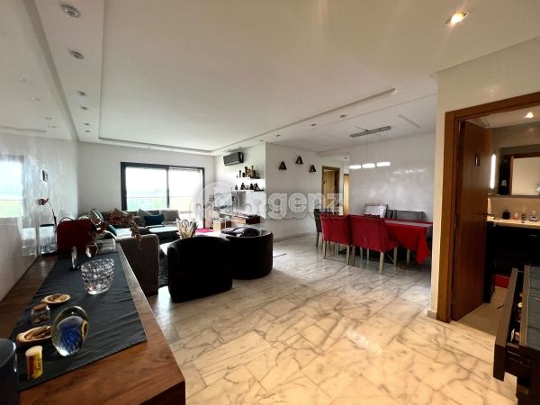 Se vende piso en Quartier du Parc. 3 bonitas habitaciones. Parking y terraza