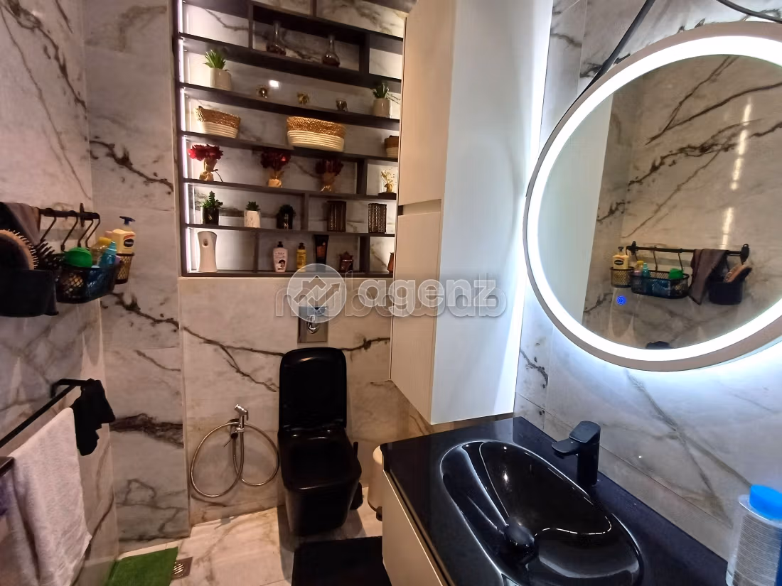 Apartment for sale in Quartier Bachkou. 3 rooms. Garage