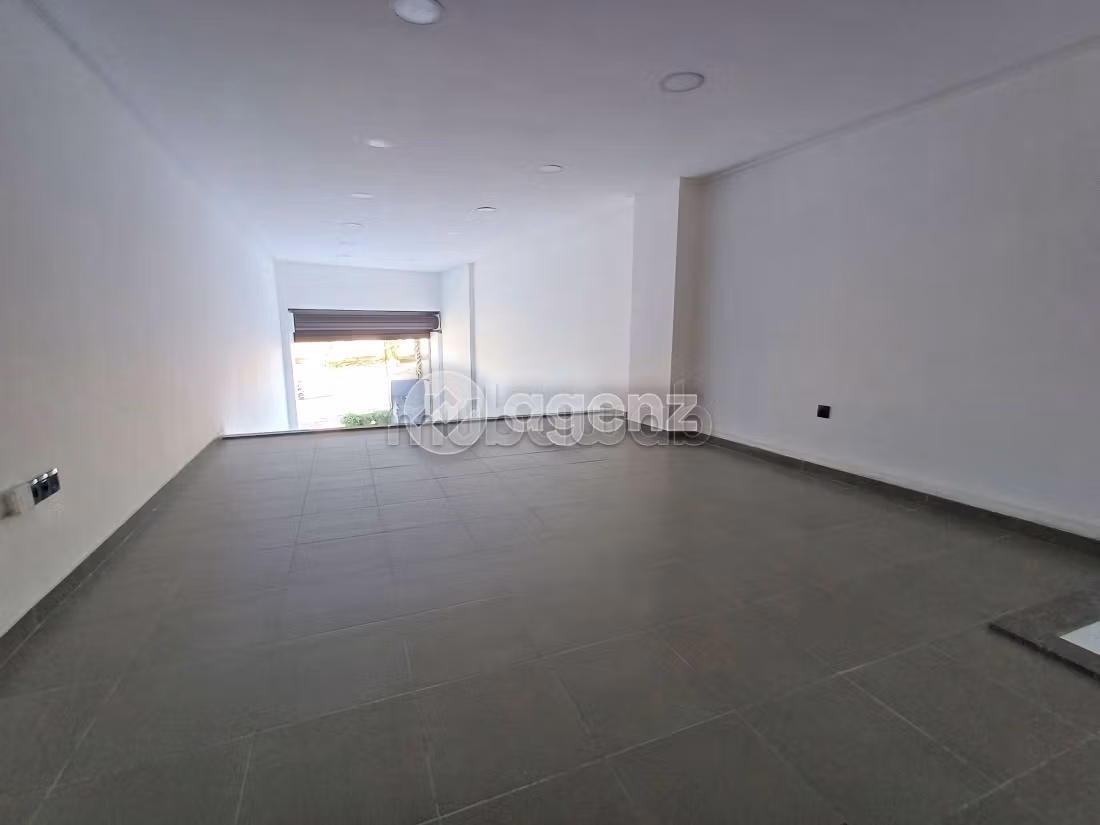 Huren: commercieel vastgoed in Polo. Totale oppervlakte 81 m²