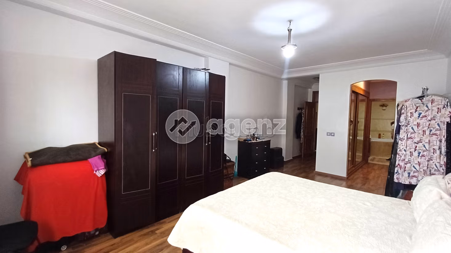 شقة رائعة للبيع بغوثي. 3 غرف. مع مصعد وشرفة