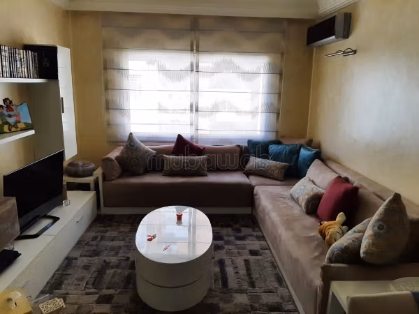 Bonito piso en alquiler en Nassim 1. Superficie 105 m². Chimenea operativa, aire condicionado integrado