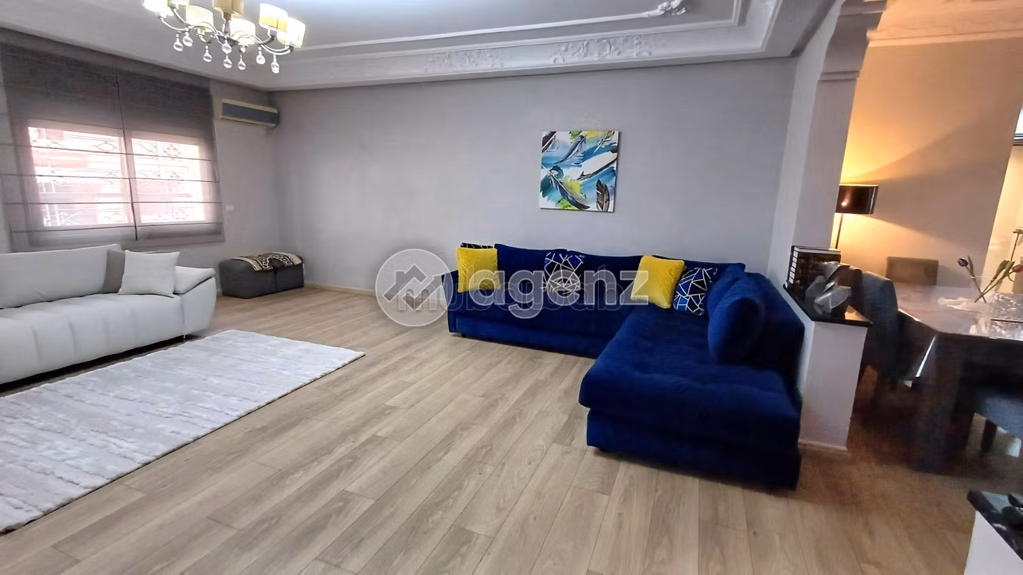 Fabulous apartment for sale in Californie. 3 rooms. With garage and lift