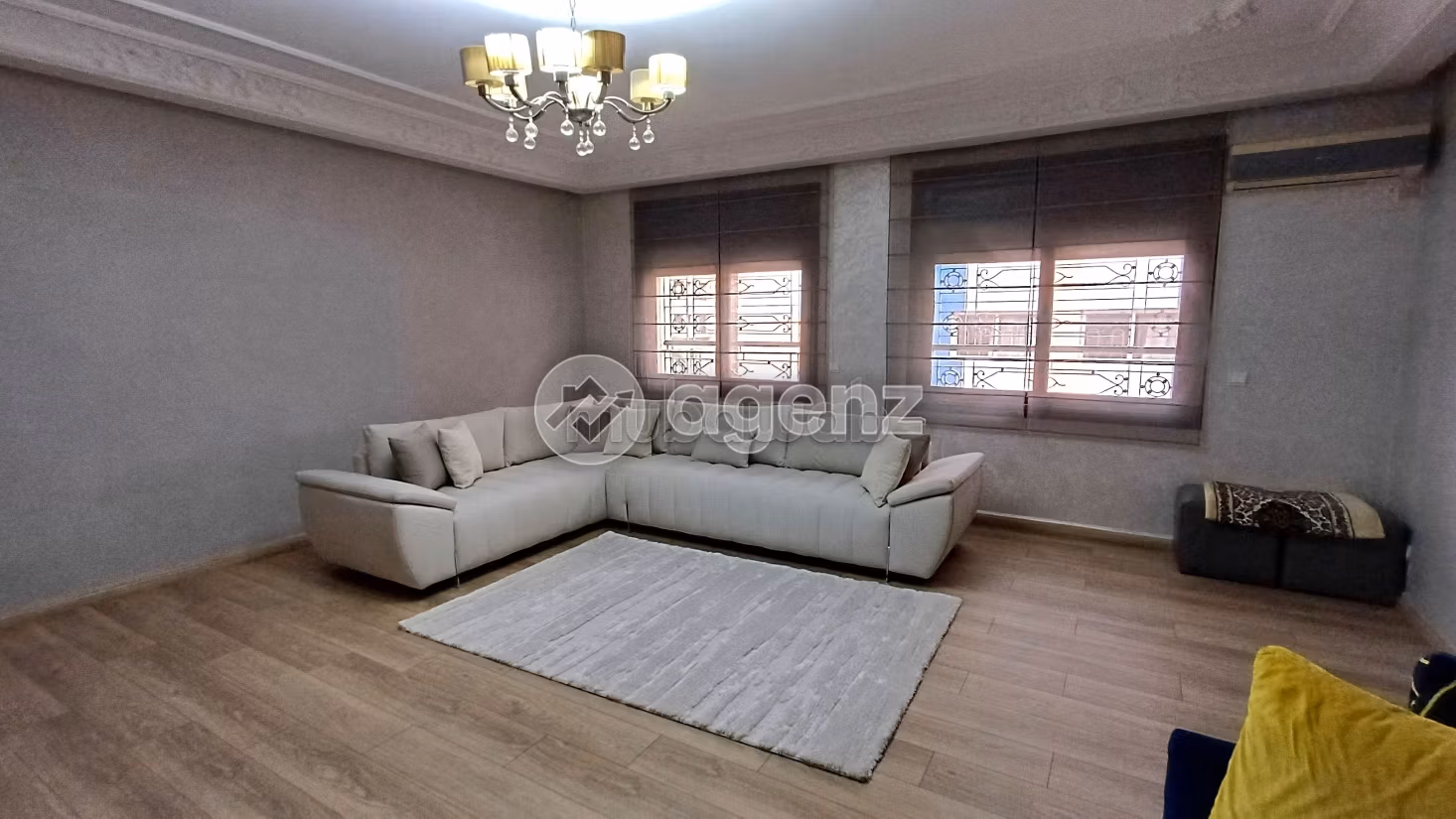 Fabulous apartment for sale in Californie. 3 rooms. With garage and lift