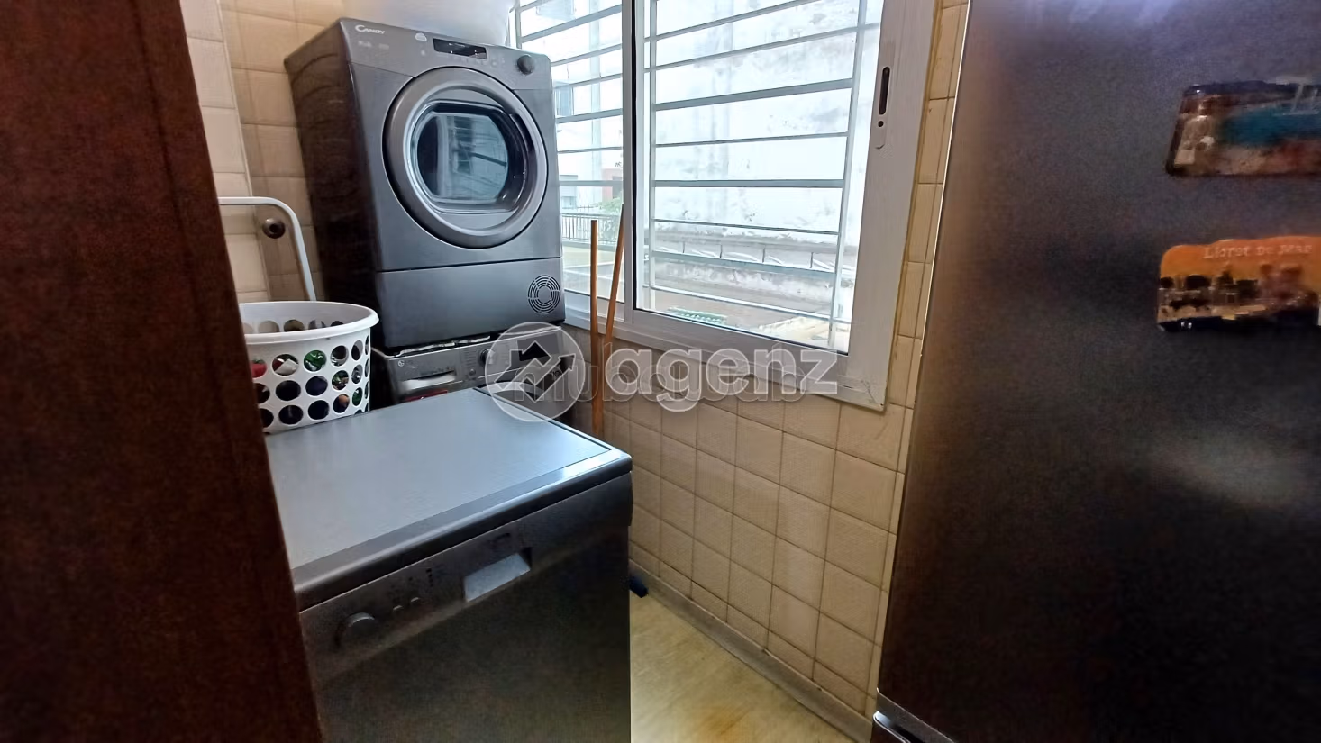 Fabulous apartment for sale in Californie. 3 rooms. With garage and lift