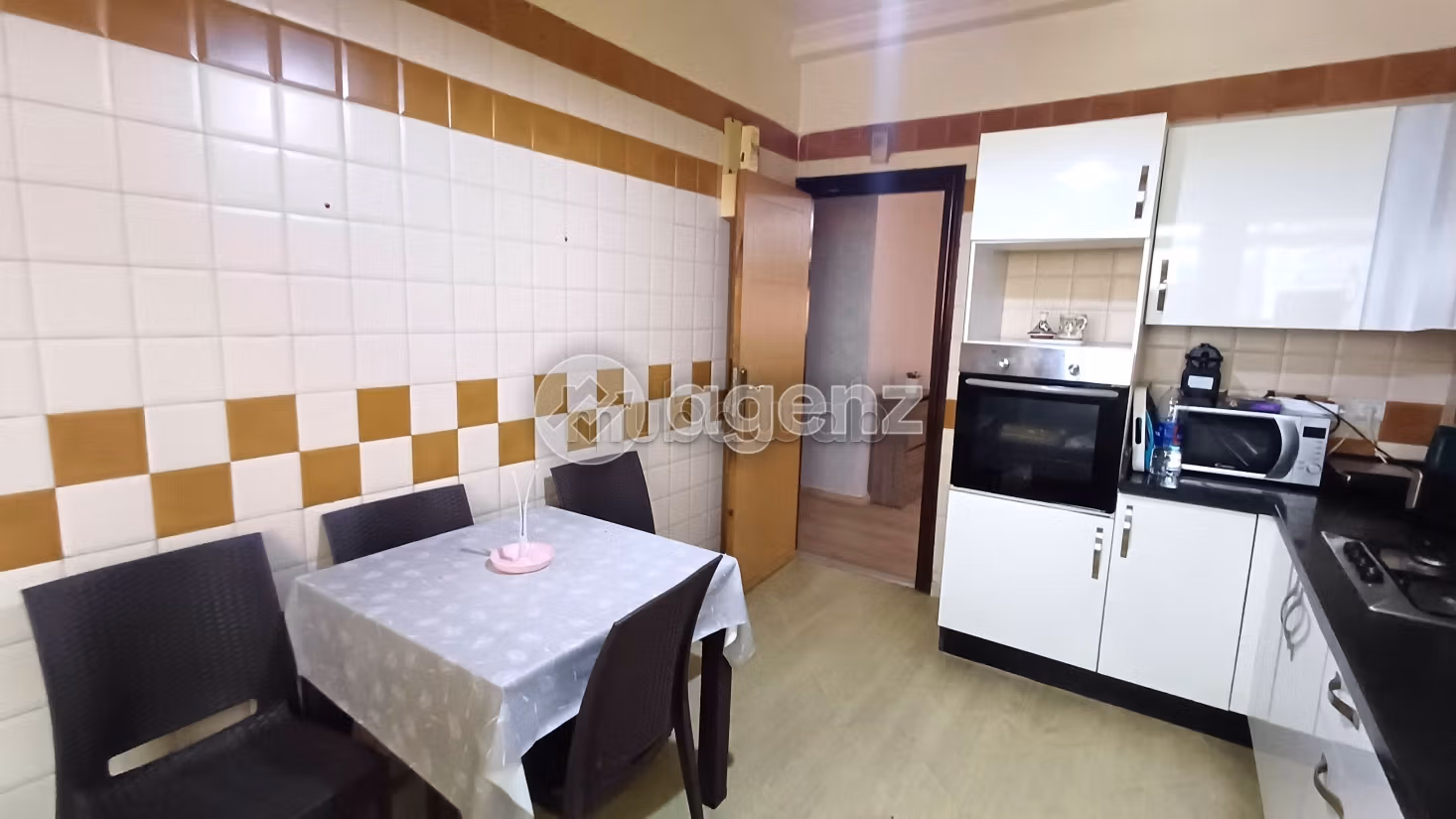Fabulous apartment for sale in Californie. 3 rooms. With garage and lift