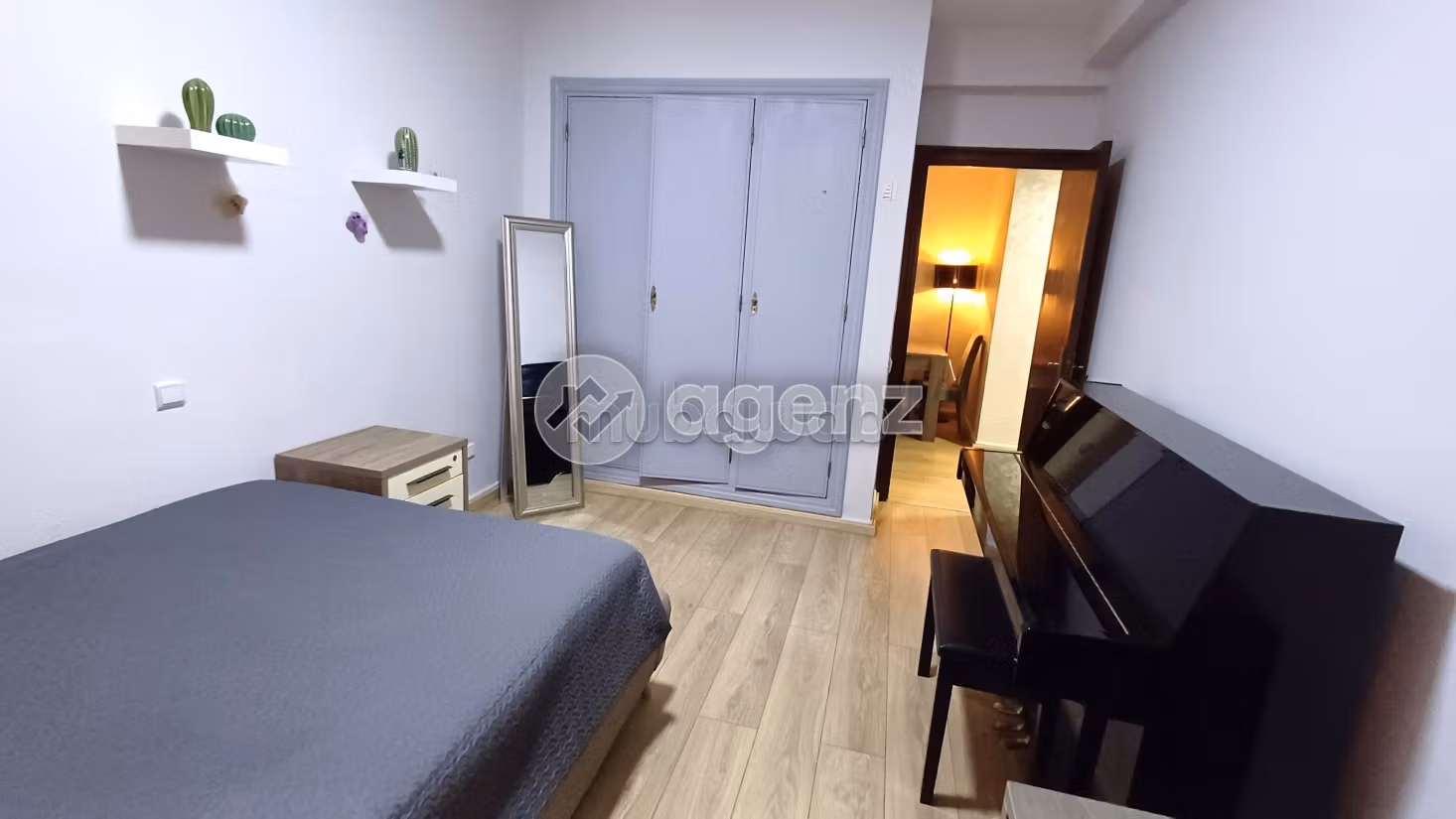 Fabulous apartment for sale in Californie. 3 rooms. With garage and lift