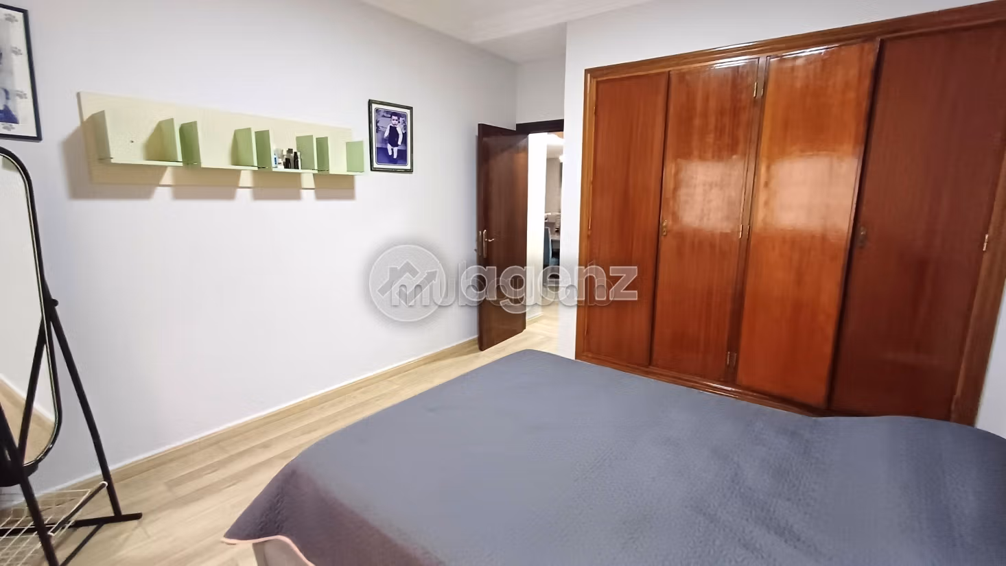 Fabulous apartment for sale in Californie. 3 rooms. With garage and lift