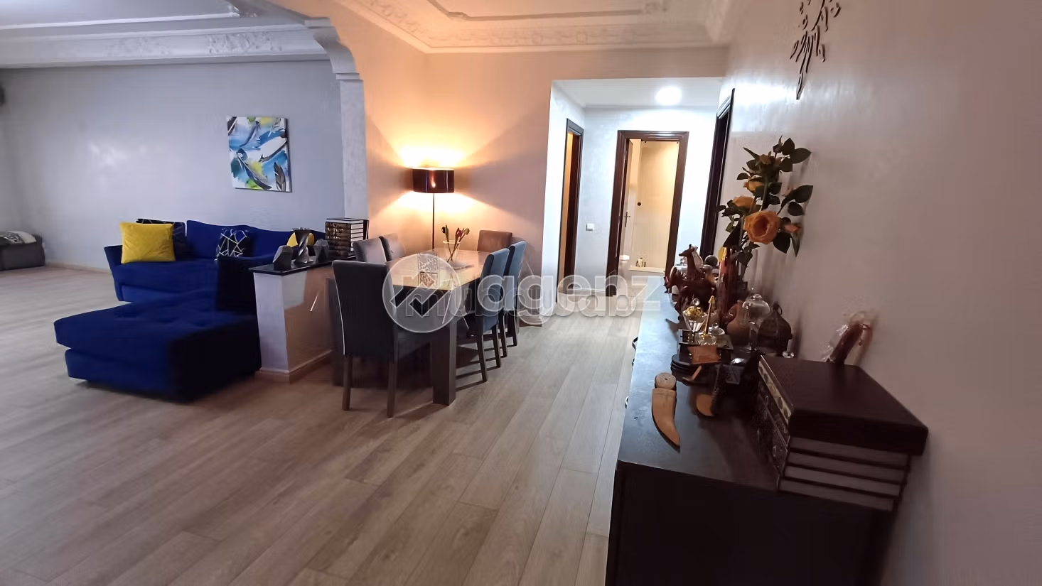 Fabulous apartment for sale in Californie. 3 rooms. With garage and lift