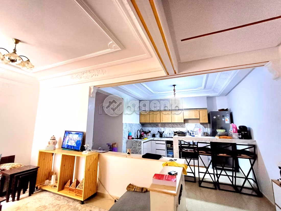 Beautiful apartment for sale in Hay Houda. 2 rooms. Basement