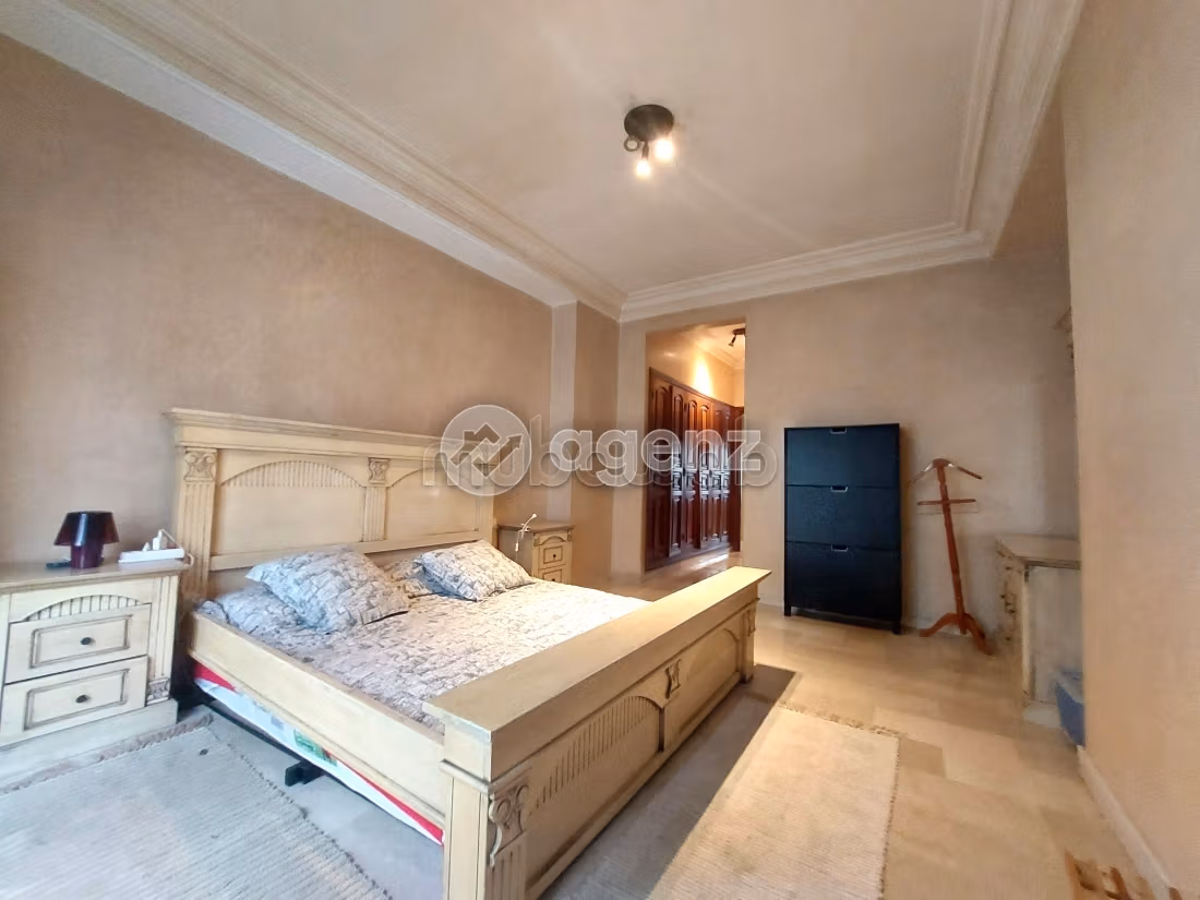 Sale of a lovely apartment in Maârif. 3 rooms. Parking spaces and terrace