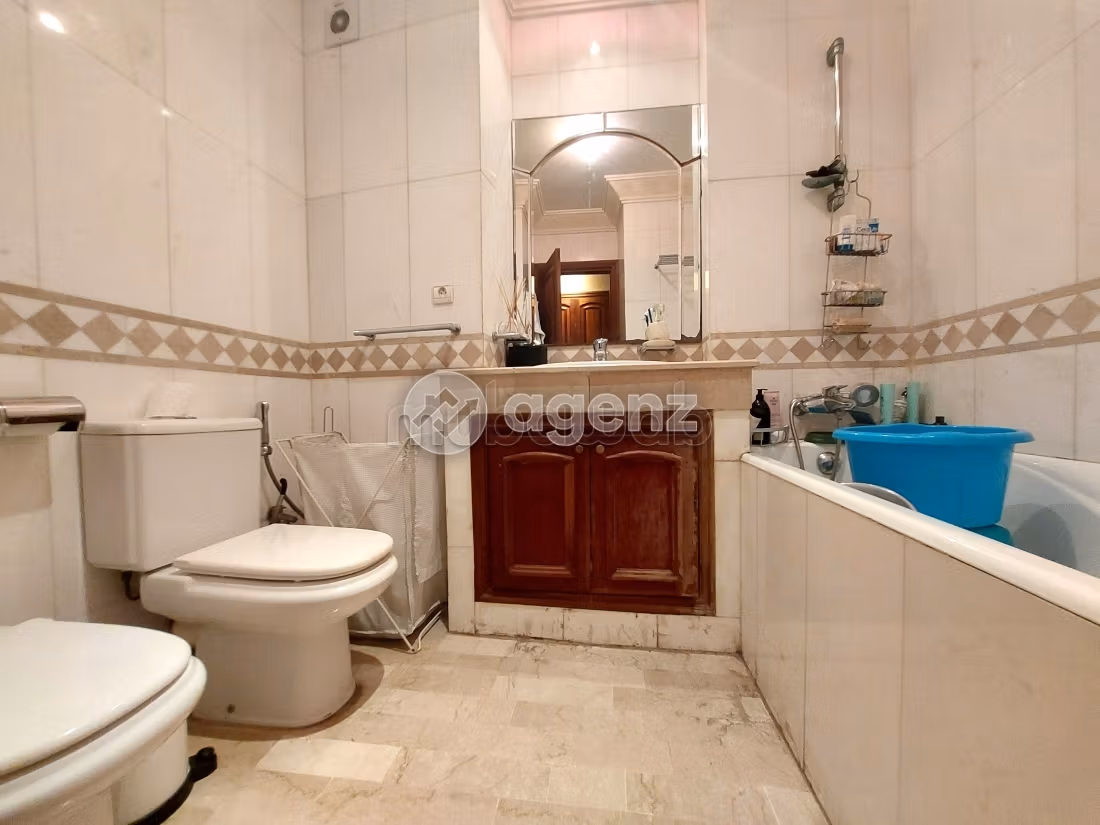 Sale of a lovely apartment in Maârif. 3 rooms. Parking spaces and terrace